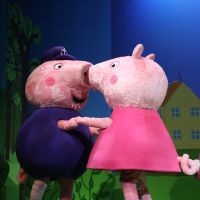 《粉紅豬小妹舞台劇-完美的下雨天》引領暑期防疫新生活