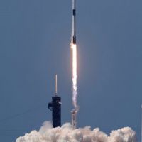 SpaceX成功與太空站對接　川普：美國不當老二