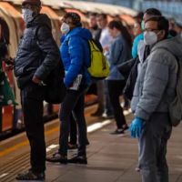 英國商務大臣染疫　新增搭大眾運輸工具戴口罩規定