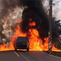 宜蘭車禍釀火燒車 騎士命大遭噴飛僅輕傷