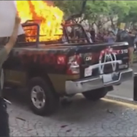 抗議警暴卻變調 墨西哥警察被澆汽油點火