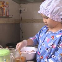 武肺關在家學做菜 緬甸8歲小廚師爆紅
