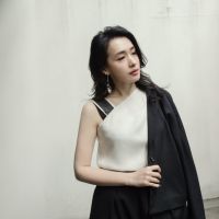 夏姿 • 陳SHIATZY CHEN 攜手品牌好友陳妍嵐 演繹春夏穿搭