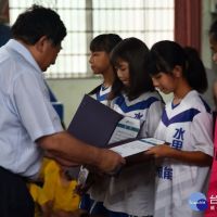 水里國小女子足球隊獲全國冠軍　副縣長陳正昇頒獎表揚