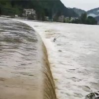 地方官被洪水沖走！網傳中國三峽水庫悄悄洩洪