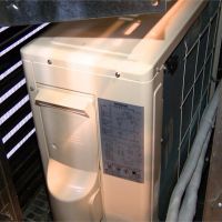 台北大龍新城冷氣機隔罩差 陽台熱如「大烤箱」