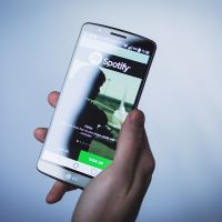 開展語音電商產業鏈！Spotify聯手NARS推出智慧音箱語音互動服務