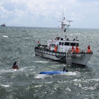 台中港外海拖運演習靶材小船翻覆港務消防及海巡救援