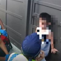 3歲男童偷跑出門被反鎖 警方籲注意孩童安全