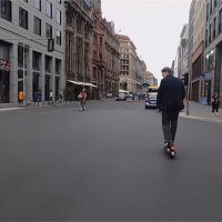 環保方便電動滑板車 市中心繁忙交通新選擇