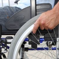 買錯輪椅壓迫薦椎長褥瘡 專家：選對輔具避免2次傷害