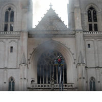 法國南特主教座堂失火 400年管風琴燒毀