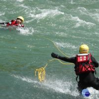 夏日戲水遠離危險水域　投縣消防局強化急流救援訓練