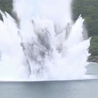 卯澳灣13枚未爆彈一次引爆　炸起30公尺高水花