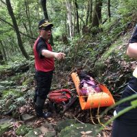 山難頻傳 婦人北德拉曼山摔傷救難人員急救援