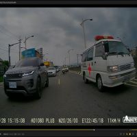 救護車遇塞  中市交警4部重機開道協助救護