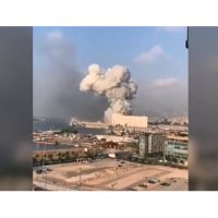 黎巴嫩港口爆炸冒出蕈狀雲！宛如原子彈攻擊死傷慘 川普脫口：疑似恐攻