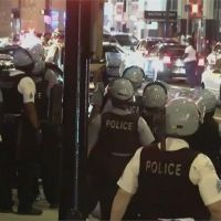 芝加哥高檔商業區遭集體搶劫 上百人被捕 13員警受傷