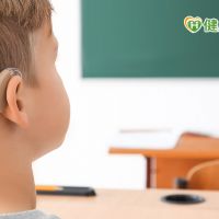聽損兒上課聽不清有解！新系統結合藍牙科技　清晰音訊直送助聽器
