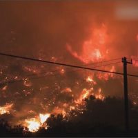 美國野火狂燒十萬畝 「火龍捲」攝氏千度慘如末日