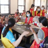 華山南區天使站14周年　與孤老玩桌遊防失智