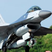 F-16維修中心揭牌 蔡總統：國防興產業 整體效益達2千億