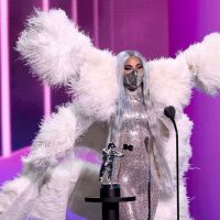 女神卡卡狂掃VMA五大獎 華麗造型驚豔MTV音樂錄影帶典禮