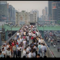 記得年少時在「台北中華商場」訂製學生褲情景嗎？《歷史上的今天》60秒短影音，帶你一起穿越時空