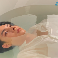 楊宇騰為抒情單曲《水藍色情人》MV 帥氣濕身 竟溺水