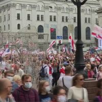 白俄羅斯10萬人上街要求總統下台 至少250人被捕