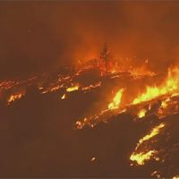 加州野火延燒 「猛瑪池水庫」聯外道路中斷