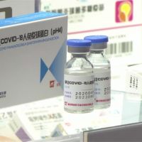 中國疫苗搶年底上市 稱數十萬人接種