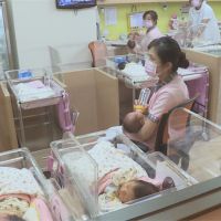 台灣雙首例 女確診產子、新生兒最小隔離者
