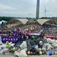 煙蒂不落地！　中市府與荒野保護協會攜手千人淨灘