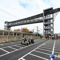 大甲火車站人行跨越橋停車場竣工　提升交通便利性