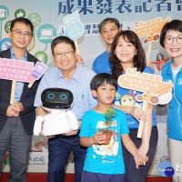 竹縣學童有機器人「凱比同學」陪伴　明年逐步擴大