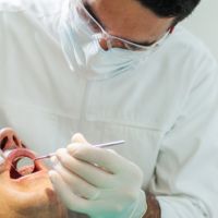65歲以上3成口中無牙 台灣牙材需求隨高齡化持續加重