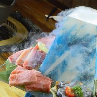端出整座「燒肉富士山」 頂級燒烤浮誇系