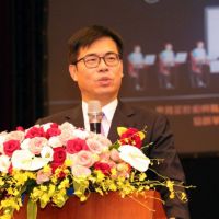 陳其邁為「半導體封裝測試類產業環境人才培育工廠」揭牌
