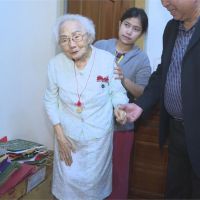 林智堅親探訪 104歲人瑞女醫師分享養生之道