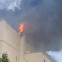 電子廠大火濃煙撲天 爆炸不斷疏散2千員工