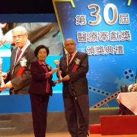 高醫前院長林永哲教授 「開心」榮獲第30屆醫療奉獻獎