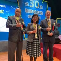 高醫前院長林永哲教授「開心」榮獲第30屆醫療奉獻獎