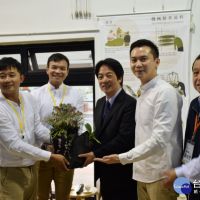 賴清德參訪新埔鎮農會產業交流中心　農友回贈「地方創生樹」