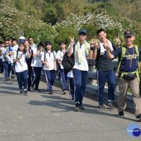 大華中學辦健行淨山活動　讓學生緩解壓力、建立信心