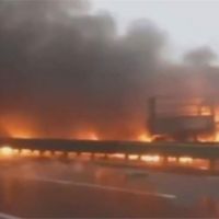 中國包茂高速陝西路段４３車連環撞　至少３死６傷　