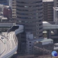日超狂「釘子戶」　大廈遭高速公路「穿腸過」