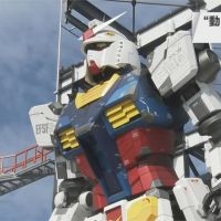 慶祝鋼彈系列問世40週年　橫濱港1:1可動鋼彈機器人現身