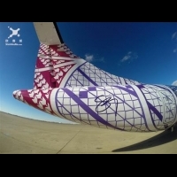 夏威夷拼布圖案彩繪機身 渦槳飛機展現復古魅力
