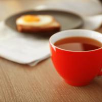 喝「杜仲茶」順暢大小便、降血壓？如何透過生活細節，養成保暖習慣？